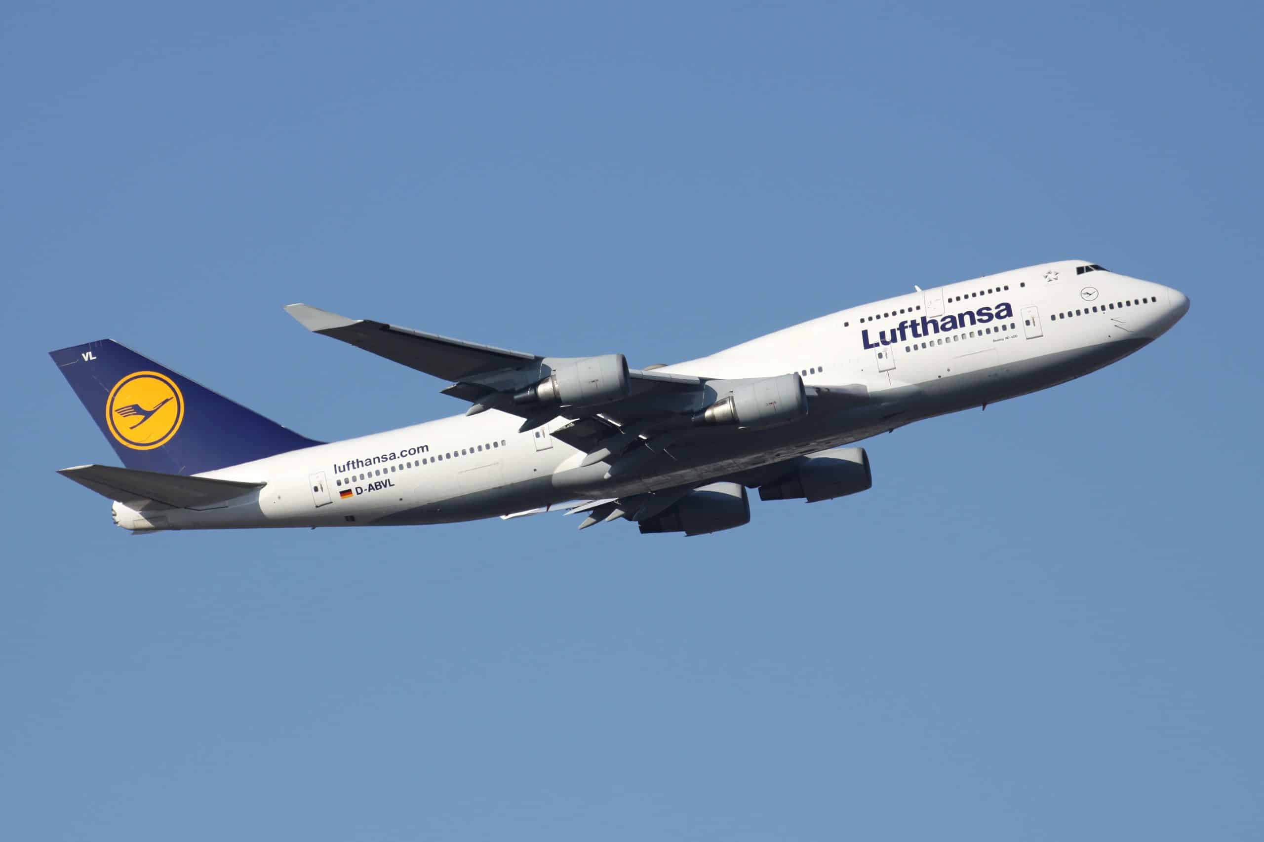 Lufthansa Boeing 747 vliegtuig in vlucht