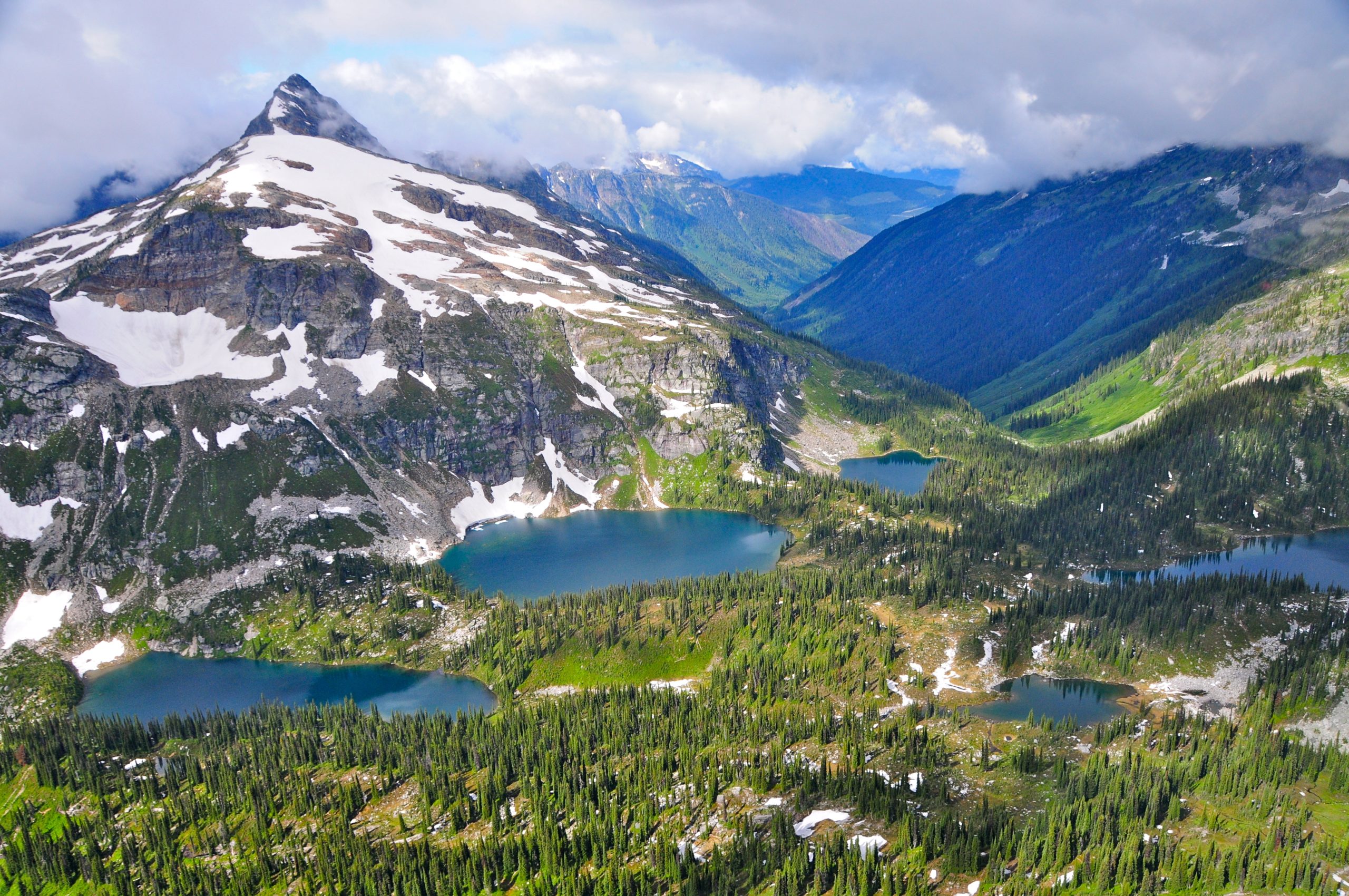 Backcountry meren in Mount Revelstoke National Park in British Columbia